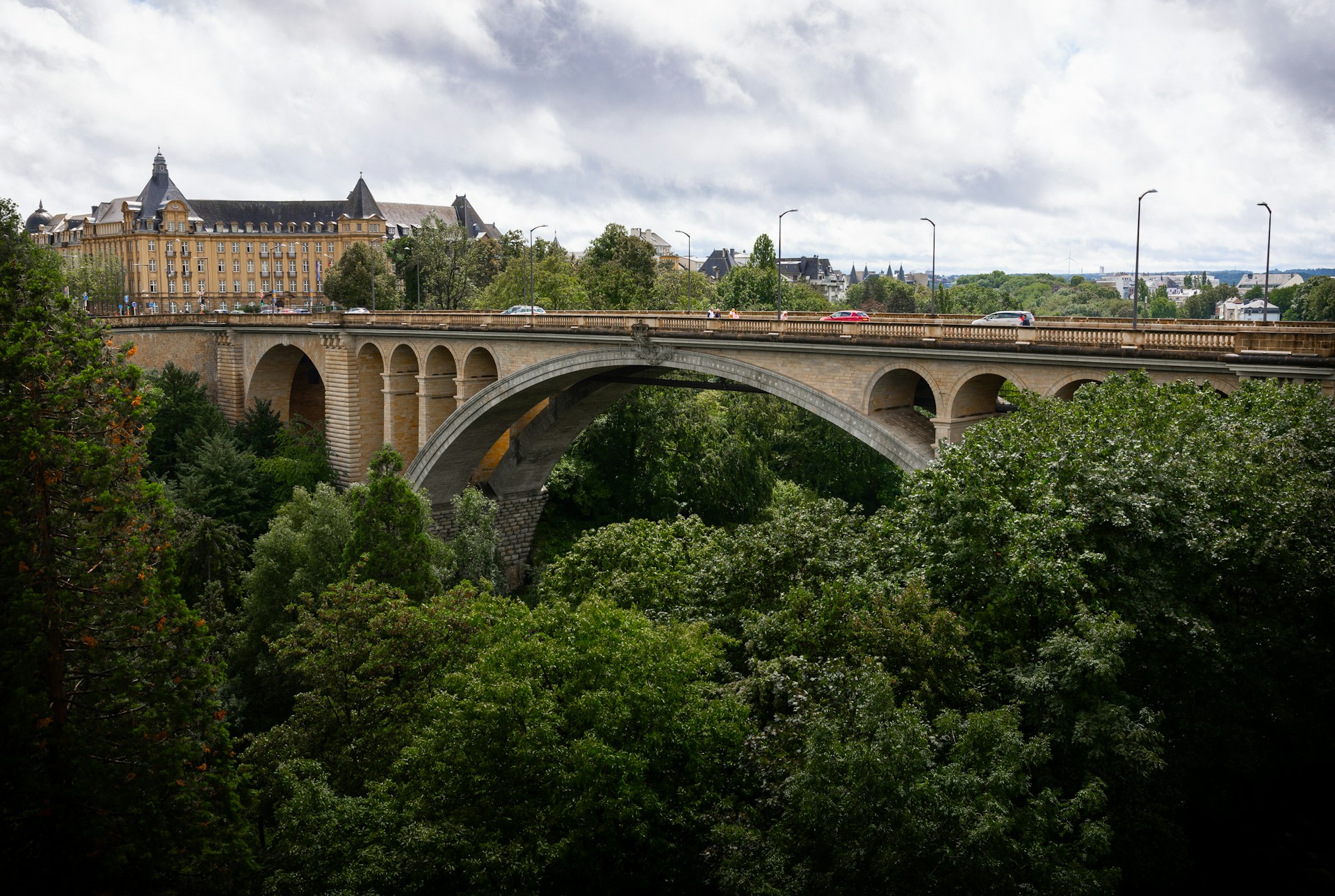 Luxembourg (LU)